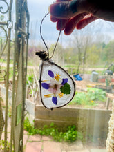 Load image into Gallery viewer, Flower Suncatchers