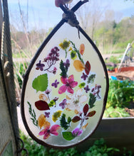 Load image into Gallery viewer, Flower Suncatchers
