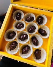 Load image into Gallery viewer, Signature Raw Chocolate Boxes
